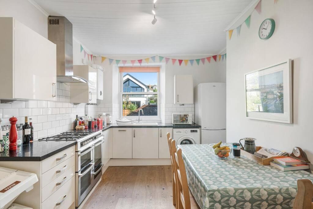 Manacles - Spacious Flat Near Beach With Sea Views & Parking 法尔茅斯 外观 照片