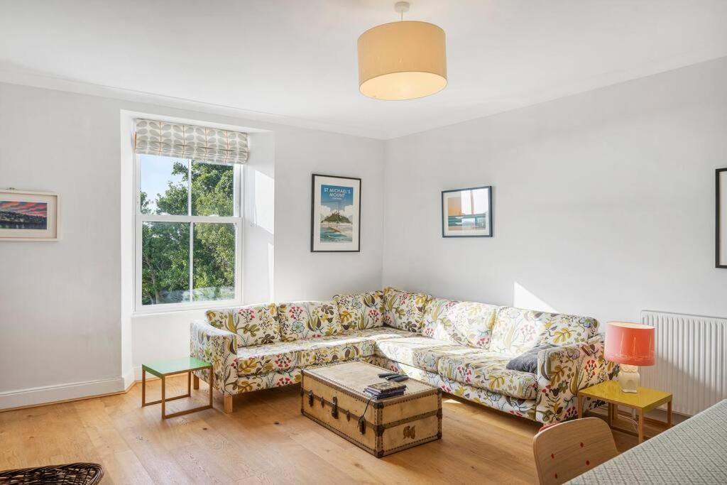 Manacles - Spacious Flat Near Beach With Sea Views & Parking 法尔茅斯 外观 照片
