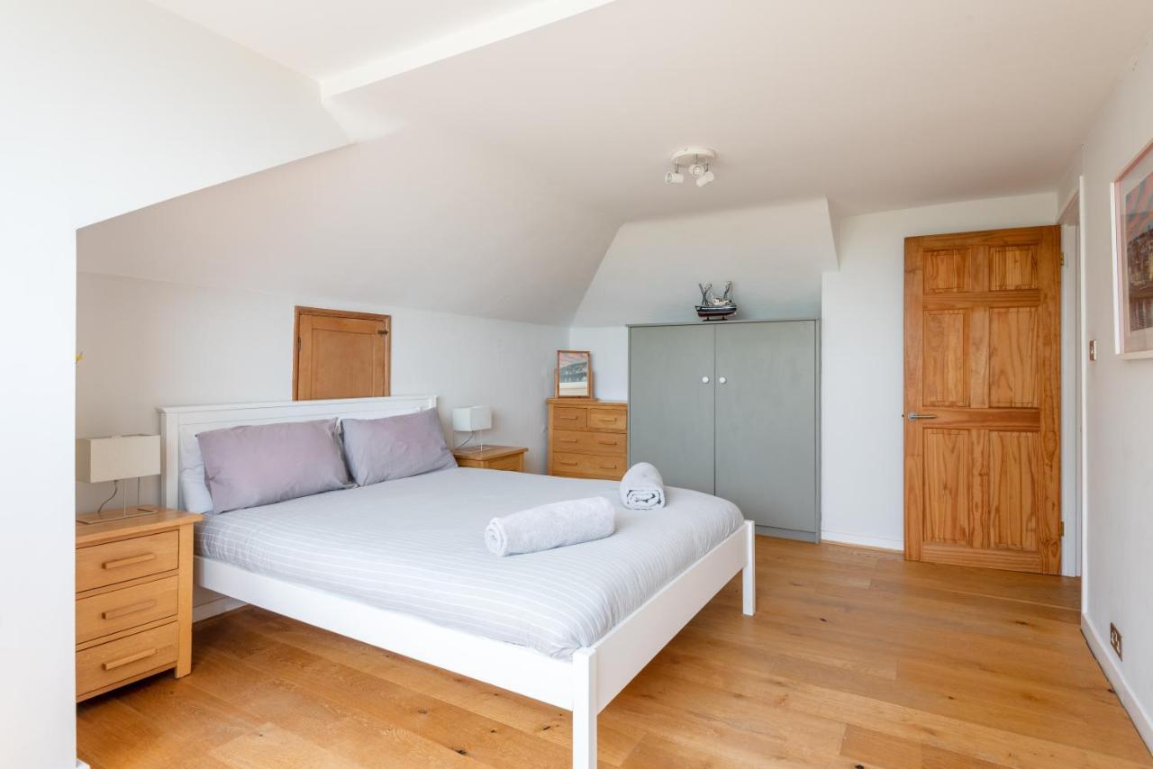 Manacles - Spacious Flat Near Beach With Sea Views & Parking 法尔茅斯 外观 照片