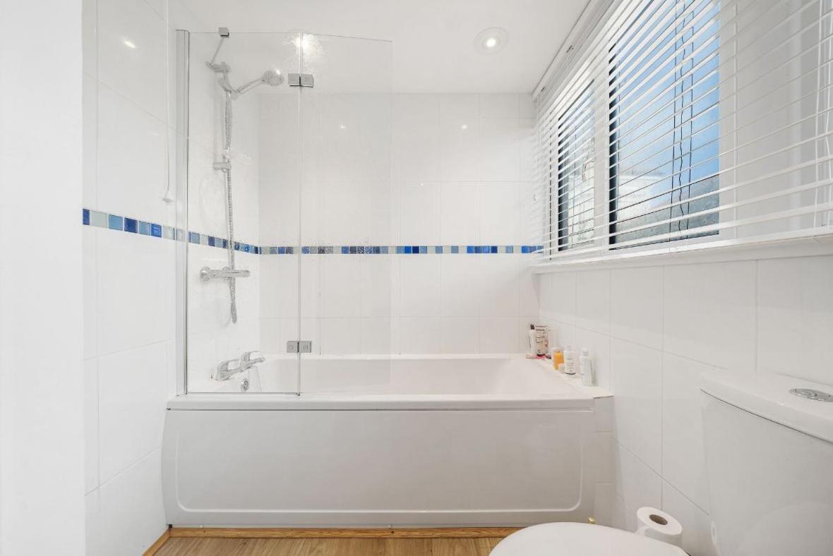 Manacles - Spacious Flat Near Beach With Sea Views & Parking 法尔茅斯 外观 照片